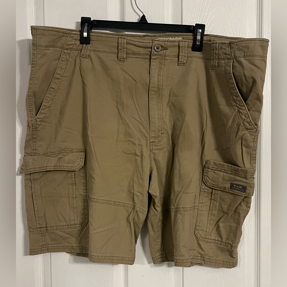 Wrangler Men’s Khaki Cargo Shorts Size 46x10